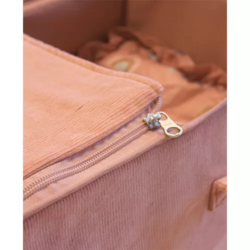 Mamamemo Mama Memo Poppenreiswieg Corduroy Roze - 40 Cm 4 Mamamemo Mama Memo Poppenreiswieg Corduroy Roze - 40 Cm - Afbeelding 2