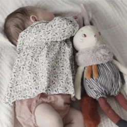 Moulin Roty Knuffelkonijn - 44 Cm -Kinderspeelgoed 715024 moulin roty knuffelkonijn apre s le pluie 44 cm ilovespeelgoed.nl2