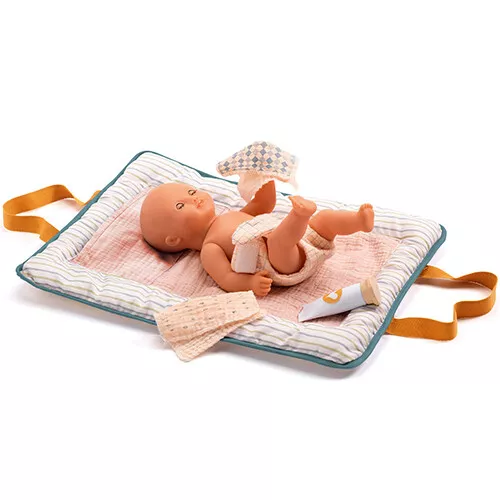 Djeco Poppenverschoonset Pomea - Blauw - 5-delig 3 Djeco Poppenverschoonset Pomea - Blauw - 5-delig