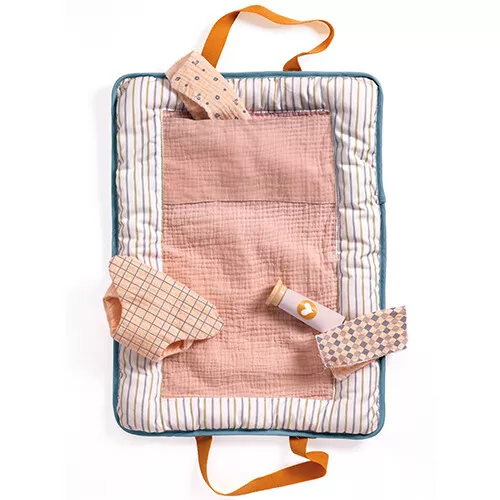 Djeco Poppenverschoonset Pomea - Blauw - 5-delig 4 Djeco Poppenverschoonset Pomea - Blauw - 5-delig - Afbeelding 2