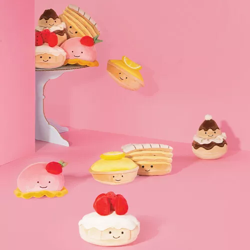 Jellycat Pretty Patisserie Knuffelgebakje Mille Feuille - 9 Cm 7 Jellycat Pretty Patisserie Knuffelgebakje Mille Feuille - 9 Cm - Afbeelding 5