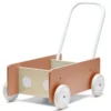 Kids Concept Loopwagen Abrikoos 1 Kids Concept Loopwagen Abrikoos -Kinderspeelgoed kids concept loopwagen abrikoos ilovespeelgoed1