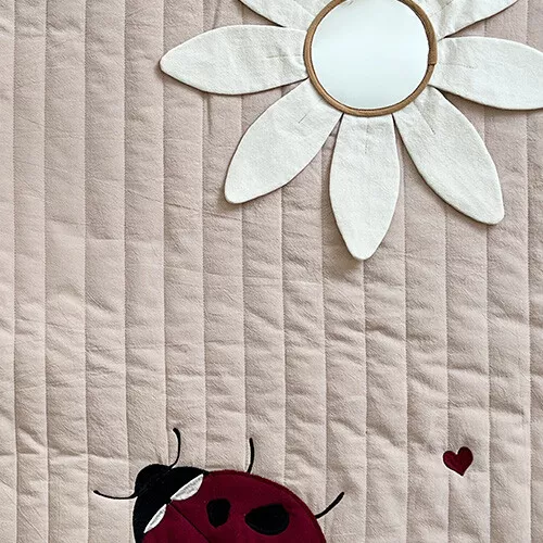 Konges Sløjd Speelkleed Lieveheersbeestje - 120 Cm 5 Konges Sløjd Speelkleed Lieveheersbeestje - 120 Cm - Afbeelding 3