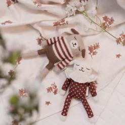 Main Sauvage Knuffellam Sienna Dots Pyjamas - 22 Cm 8 Main Sauvage Knuffellam Sienna Dots Pyjamas - 22 Cm -Kinderspeelgoed main sauvage knuffellam sienna dots pyjamas 22 cm 2