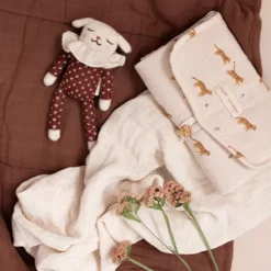 Main Sauvage Knuffellam Sienna Dots Pyjamas - 22 Cm 9 Main Sauvage Knuffellam Sienna Dots Pyjamas - 22 Cm -Kinderspeelgoed main sauvage knuffellam sienna dots pyjamas 22 cm 3