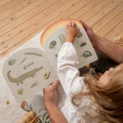 Little Dutch Mercis Publishing Kartonboek Regenboog Kleurenboek -Kinderspeelgoed mercis publishing kartonboek regenboog kleurenboek 2