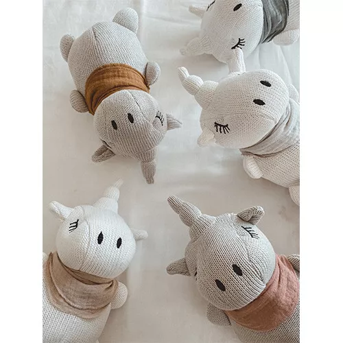 Mrs Ertha Knuffeleenhoorn En Rammelaar - Peanut - 23 Cm 7 Mrs Ertha Knuffeleenhoorn En Rammelaar - Peanut - 23 Cm - Afbeelding 5