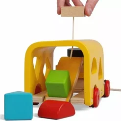 Plan Toys Vormenstoof En Trekfiguur Schoolbus -Kinderspeelgoed plan toys sorteer en trekfiguur schoolbus ilovespeelgoed2