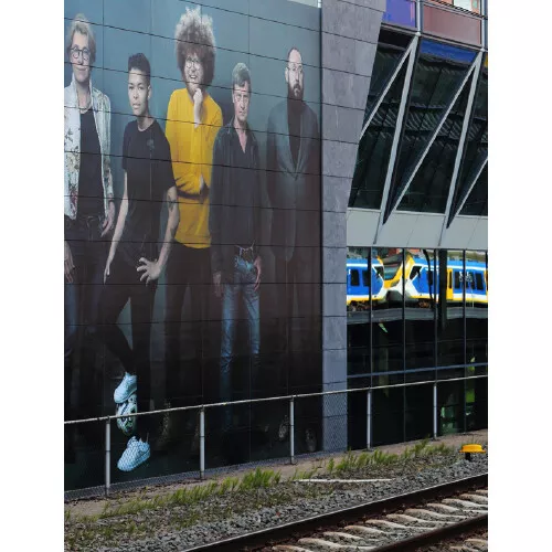 Uitgeverij Ploegsma Perronpapegaaien En Krekel-criminelen 5 Uitgeverij Ploegsma Perronpapegaaien En Krekel-criminelen - Afbeelding 3