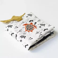 Wee Gallery Knisperboekje Peekaboo - Ocean -Kinderspeelgoed wee gallery knisperboekje peekaboo ocean 3 1