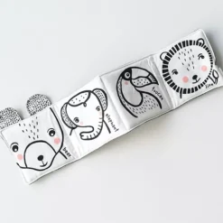 Wee Gallery Stoffen Boekje Vriendelijke Gezichten - Wild -Kinderspeelgoed wg20friendly20faces20wild20new20220 1