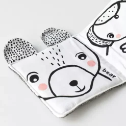 Wee Gallery Stoffen Boekje Vriendelijke Gezichten - Wild -Kinderspeelgoed wg20friendly20faces20wild20new20320 1